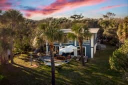 Sandpiper by AvantStay | Gorgeous Beachside Home + Sunroom + Foosball + Hammock | Steps to Beach + Outdoor Dining