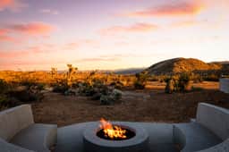 Iconic 6BR Desert Retreat w/ Pool, Pickleball & Fire Pit | Joshua Tree Mansion by AvantStay