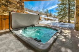 Telemark Luxury Retreat by AvantStay | Stunning Views w/ Hot Tub, Theatre Room and Pool Table!