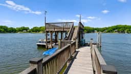 Sunset Shores Resort: The Grand House by AvantStay | Lakefront, Spa, Private Dock+Beach, Game Room