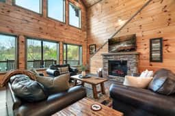 Smoky Horizon by AvantStay Game Room, Movie Theater, Deck w Hot Tub Views!