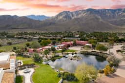 The Pond Estate by AvantStay | Maximalist Designer Compound w/ 2 Casitas, Indoor + Outdoor Pools, Tennis Court, & Gorgeous Mountain Views | 12k sqft