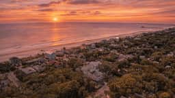 Family Tides by AvantStay | 1 Block to the Beach + Game Room + Large Deck  | Near Center Street