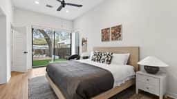 Oak Haus by AvantStay | Perfect for Groups | Modern Design + Outdoor Patio | Near SoCo + Lady Bird + Zilker