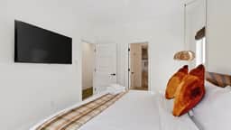 That ’70s Show by AvantStay | Skyline Views + Rooftop Hot Tub + Bumper Pool | Mins to Broadway + Nissan Stadium + Germantown