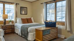 Mountainview - Guest House by AvantStay | Heated Pool + Hot Tub + Games | Lake + Cannoe | Near Hunter Mountain