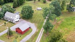 Farmhouse at Leeds by AvantStay | Catskills Farmhouse + Barn Suite + Firepit | Mins to Hudson + Kaaterskill Falls