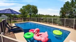 Bonham Retreat by AvantStay | Non-Toxic Wellness Home + Recording & Podcast Studios + Infrared Sauna | Pool + Firepit | Hill Country