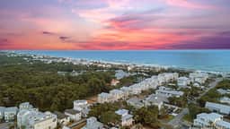 The Salty Pearl by AvantStay | Sleeps 18 + Pool + Hot Tub + Wet Bar | Walk to the Beach + Dining