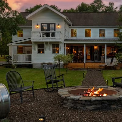 Farmhouse at Leeds by AvantStay | Catskills Farmhouse + Barn Suite + Firepit | Mins to Hudson + Kaaterskill Falls