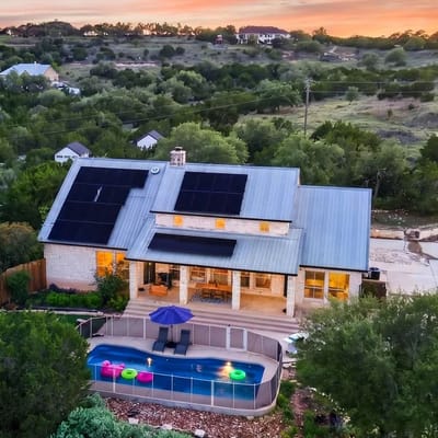 Bonham Retreat by AvantStay | Non-Toxic Wellness Home + Recording & Podcast Studios + Infrared Sauna | Pool + Firepit | Hill Country