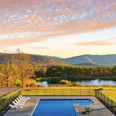 Mountainview Estate - Main House by AvantStay | Pool + Hot Tub + Canoe + Outdoor Dining + Game Room | Near Windham Mountain