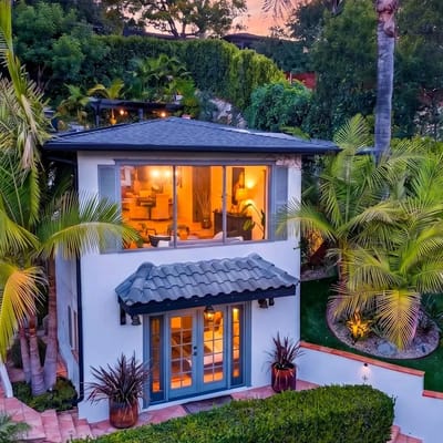 Laurel Terrace by AvantStay | Designer Home + Backyard Oasis + Firepit | Mins to Universal + West Hollywood
