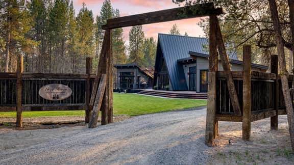 Newly Built • Sauna • Hot Tub • Cold Punge | Lazy River Glamp-House by AvantStay