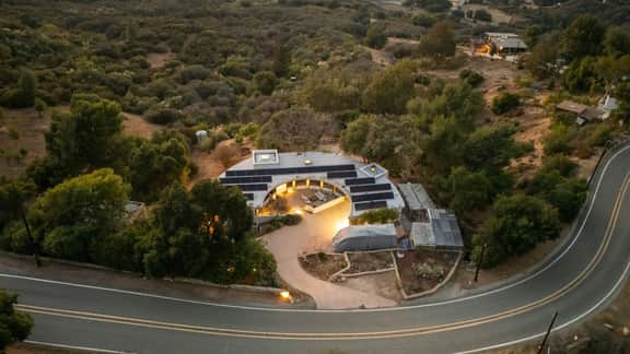 Sleeps 10, Luxe 2 Homes Malibu Hills Retreat | Cielo Estate by AvantStay