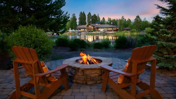 Klamath by AvantStay | Premier Lakeside Cabin w/ Spa, Fire Pit & Lake Views