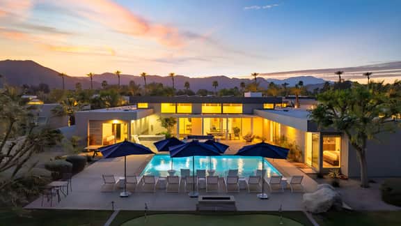 Polo Villa 10 by AvantStay | Backyard Oasis w/ Putting Green | 6 Bedrooms.