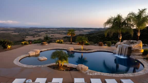 Colina by AvantStay | Secluded Mountain Top Oasis w/ Pool, Hot Tub & Putting Green!