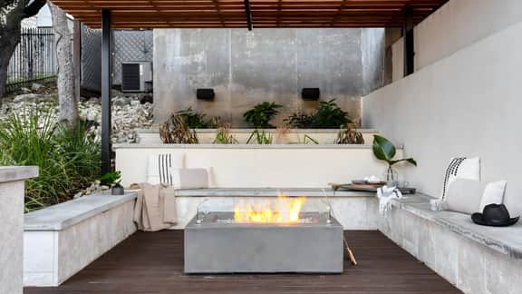 Luxurious stay w/ Lake View, Pool, Hot Tub, Fire Pit, Ping Pong | Barton by AvantStay