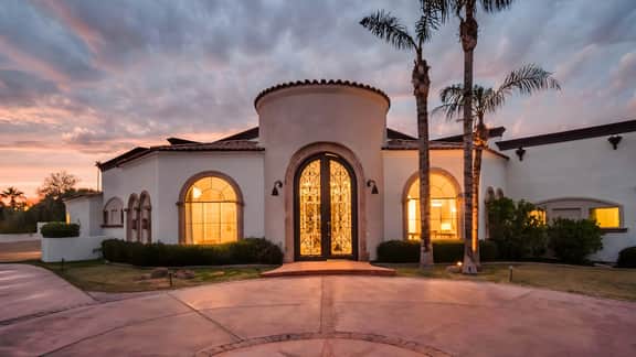 Sleeps 19, 7BDR Estate! Sports Court, Putting Green, Pool | Farrier by AvantStay