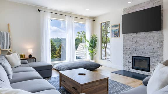 Hot Tub, Fire Pit, Mountain Views, 10min to AVL |  Modern Escape by Avanstay