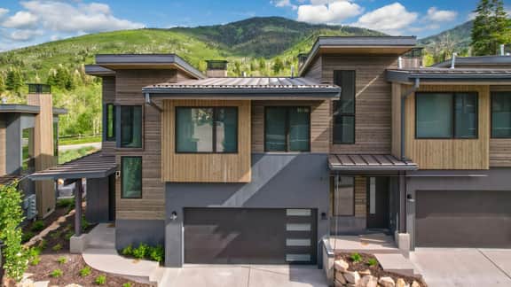 Encore by AvantStay|Minutes from the Slopes in PC! w/ Hot Tub