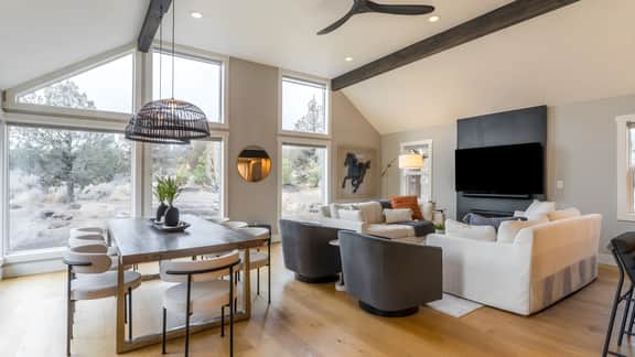The Gem Estate by AvantStay | Modern Farmhouse w/ Lavender Fields + Hot Tub