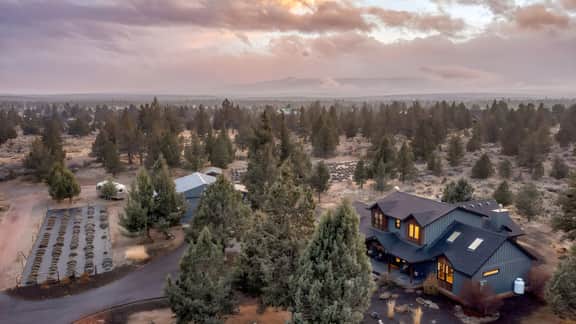 The Gem Estate by AvantStay | Modern Farmhouse w/ Lavender Fields + Hot Tub