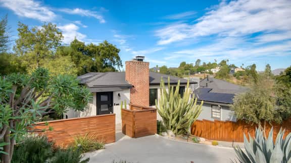 Silver Screen by AvantStay | Luxe Backyard Escape