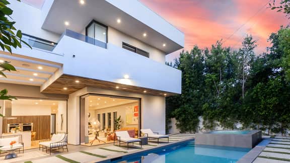 Luxe WeHo Villa, Walk to Melrose Ave, Pool + Hot Tub | North Vista by AvantStay