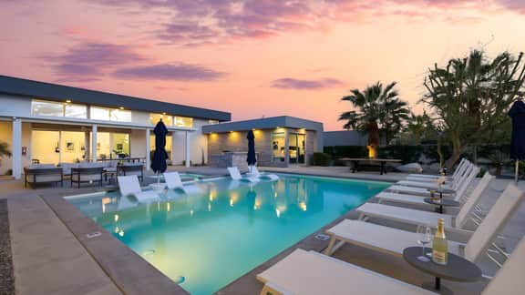 Sleeps 28, Putting Green, Bocce Ball, Near Coachella | Polo Villas Sol