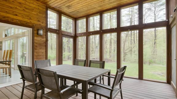 Secluded + Modern | Enclosed Patio, Forest Views | Woodland Zen by AvantStay