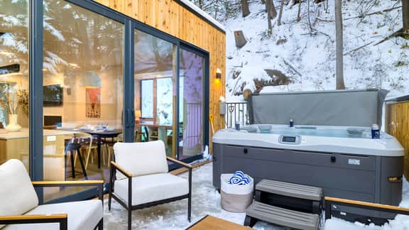 Luxury Ski Home w/ Hot Tub • Near Trails & Downtown | Parkview Mountain House