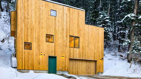 Luxury Ski Home w/ Hot Tub • Near Trails & Downtown | Parkview Mountain House