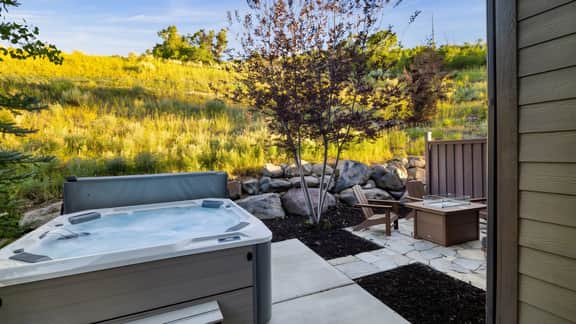 Abigail Drive | Year-Round Retreat w/ Hot Tub | Near Trails + Historic Main St