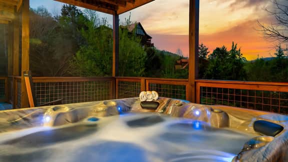 Smoky Horizon by AvantStay Game Room, Movie Theater, Deck w Hot Tub Views!