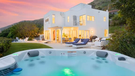 Stardust by AvantStay | Views, Hot Tub, Pool Table