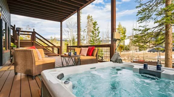 Winterhaven Estate by AvantStay | Sleeps 19 Guests | Mountain Compound w/ Views, Firepit, Hot Tub