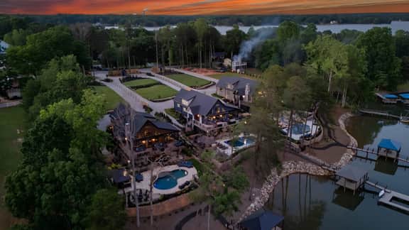 Blue Heron & Gray Fox by AvantStay | 2 Lakefront Homes, Sleeps 44 | Pool, Dock, Theater