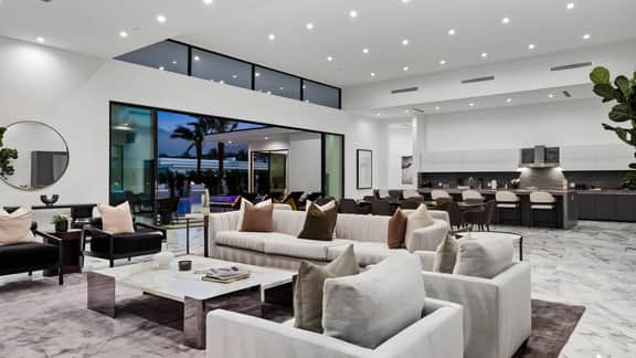 Sleeps 20 | Pool & Pickleball | Villa Near Golf, Dining & Fun | Bravo Villa #2 by AvantStay