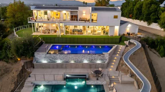 Luxe 8000 sqft w/ 2 Pools, Sauna, Putting Green, Game Room | Alta Vista Estate