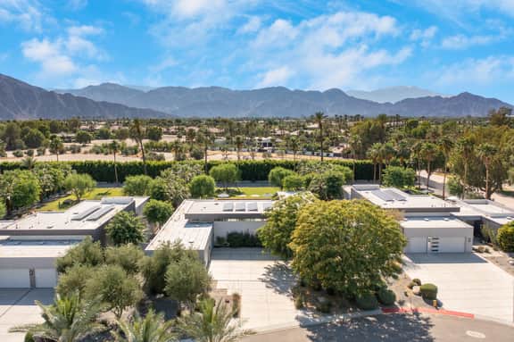 Polo Villa 5 by AvantStay | Outdoor Bocce Ball, Fire Pit & BBQ, Pool & Spa | 6 Bedrooms.