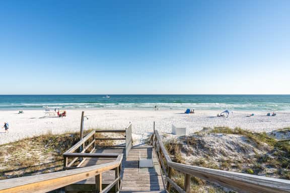Promenade by AvantStay | Beach Front Mansion w/ Breathtaking Views & Pool!