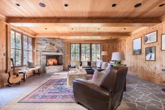 Hunter by AvantStay | Award-Winning Riverfront Cabin | 5 Minutes from Palisades