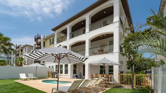 Sleeps 20, Private Pool, Putting Green, Walk to Beach | Vitamin Sea by AvantStay