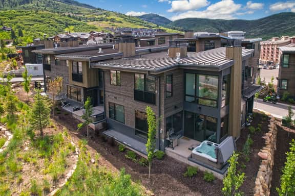 Encore by AvantStay|Minutes from the Slopes in PC! w/ Hot Tub
