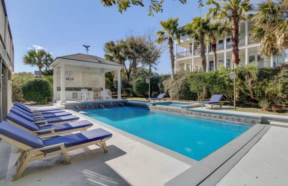 3001 Palm Boulevard by AvantStay | Across From Beach & Ocean Views!