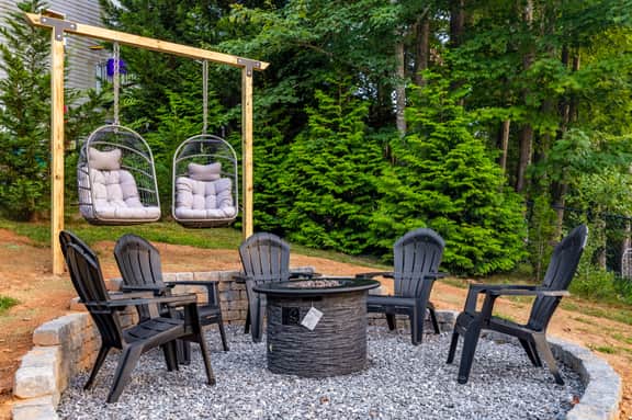 Hot Tub, Fire Pit, Mountain Views, 10min to AVL |  Modern Escape by Avanstay