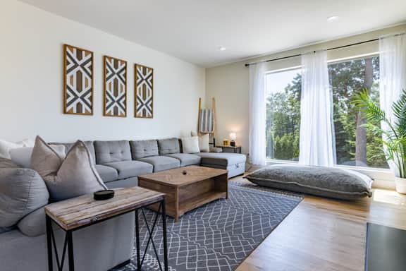 Hot Tub, Fire Pit, Mountain Views, 10min to AVL |  Modern Escape by Avanstay