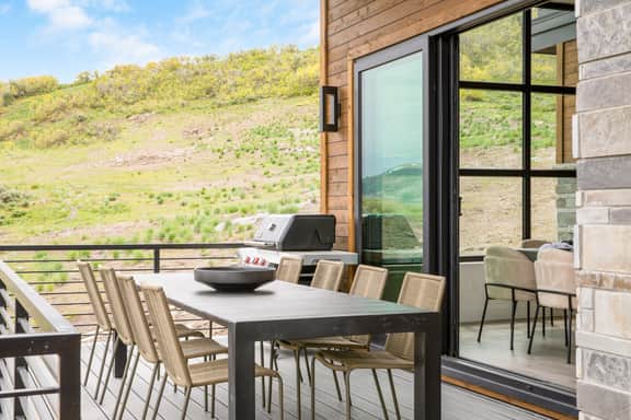 Mountain Lover by AvantStay | Luxe Escape w/ Views | Hot Tub, Gym, Movie Theater